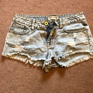 Bullhead light wash denim shorts